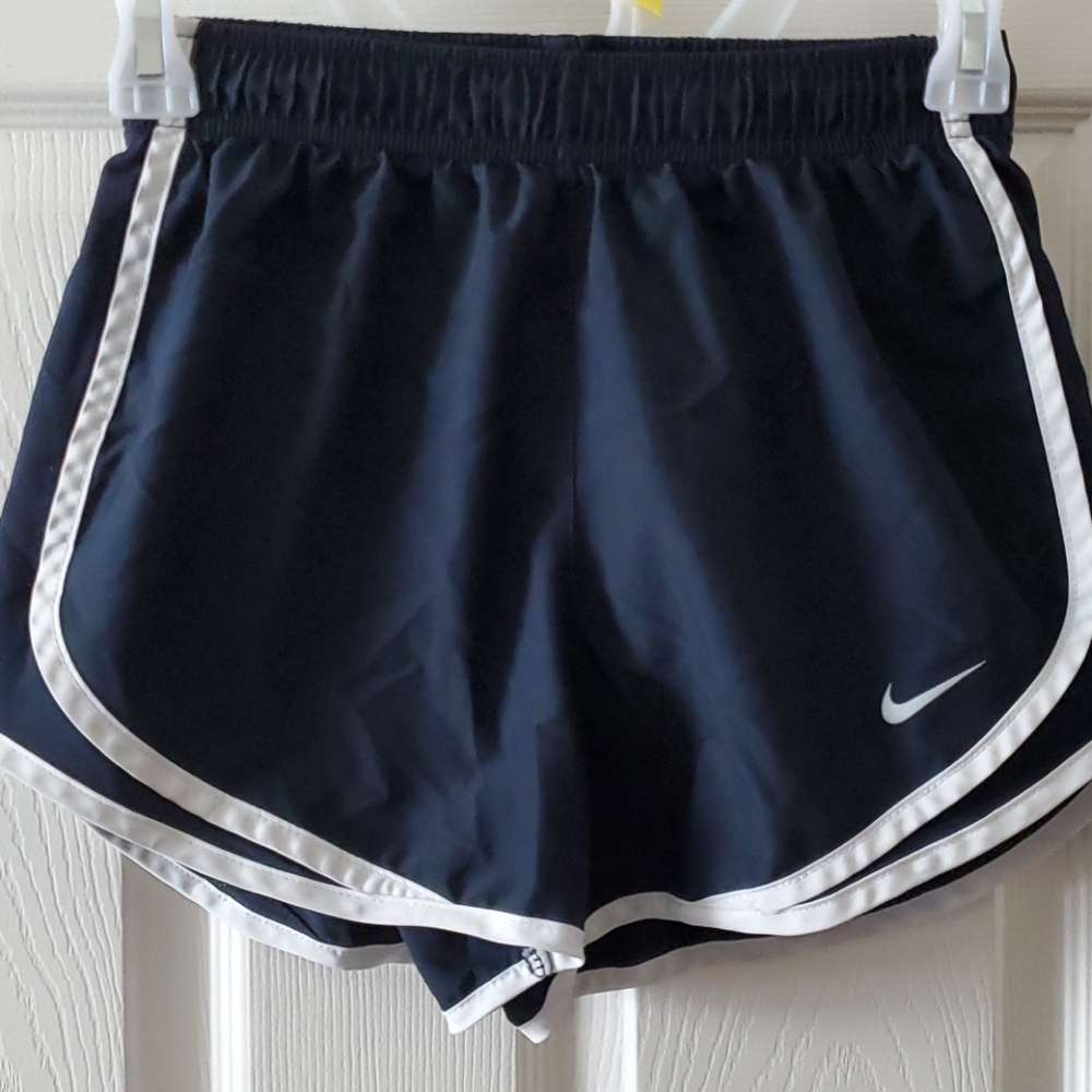 GIRLS NIKE RUNNING SHORTS